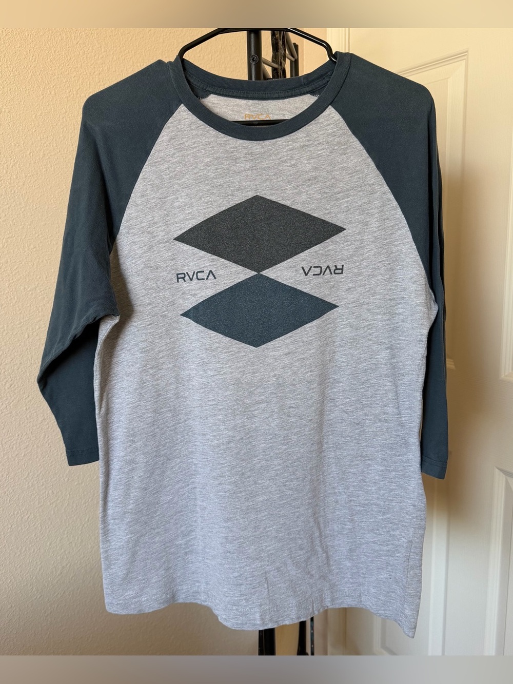 RVCA men’s medium 3/4-length sleeve graphic t-shirt grunge punk skater bikercore